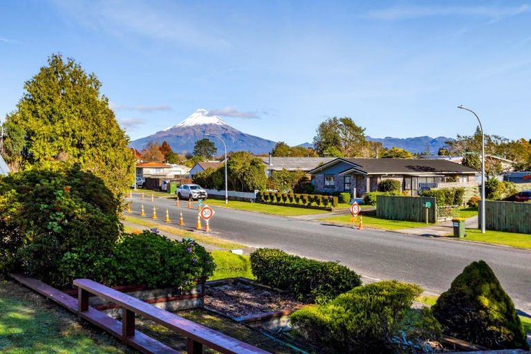 Photo of property in 1 Towai Street, Inglewood, 4330