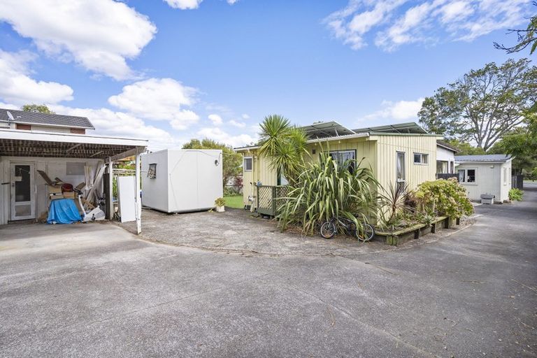 Photo of property in 176 Henderson Valley Road, Henderson, Auckland, 0612
