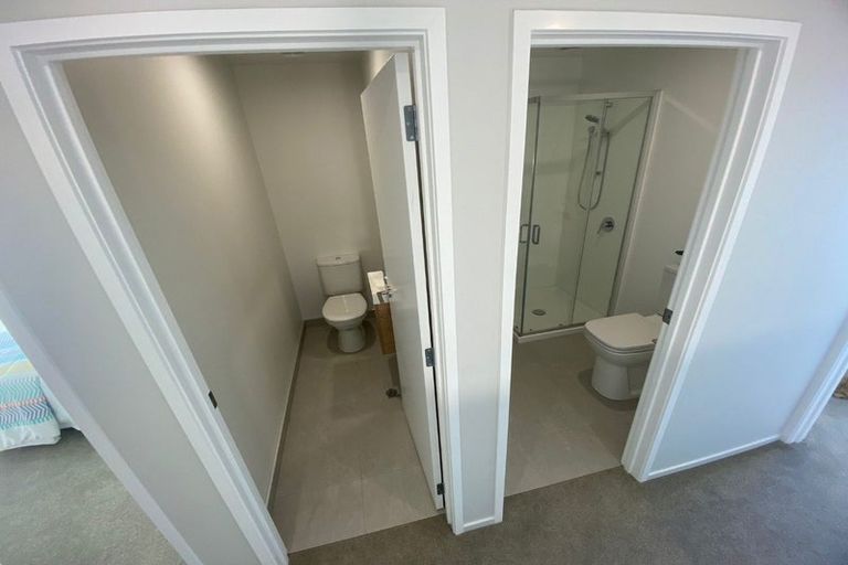 Photo of property in 2 Mikoikoi Crescent, Mangere Bridge, Auckland, 2022