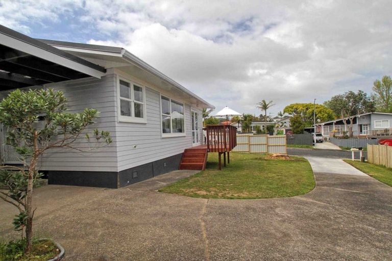 Photo of property in 1/3 Flaxdale Street, Birkdale, Auckland, 0626