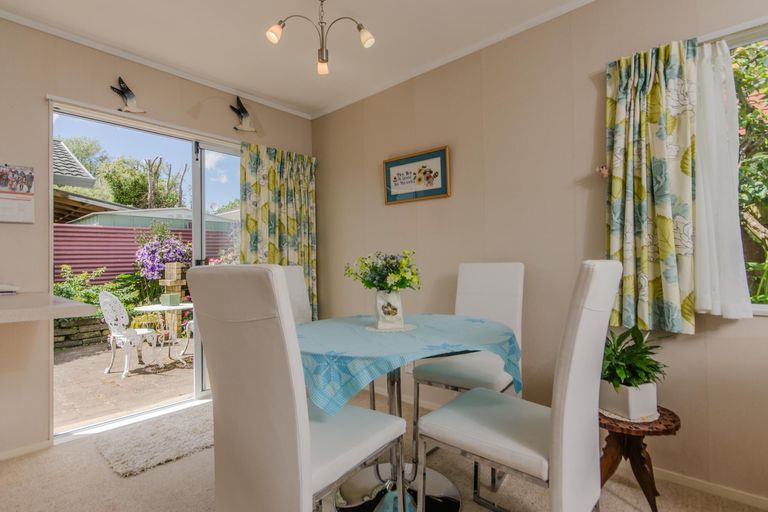 Photo of property in 91 Lynwood Road, New Lynn, Auckland, 0600