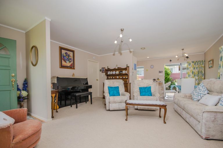 Photo of property in 91 Lynwood Road, New Lynn, Auckland, 0600
