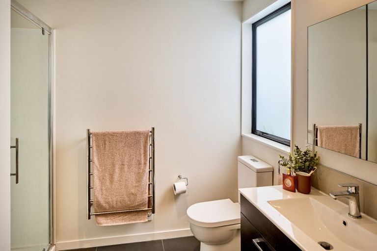 Photo of property in 19/6 Oswald Crescent, Paparangi, Wellington, 6037