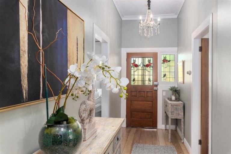 Photo of property in 2 Glade Place, Birkenhead, Auckland, 0626