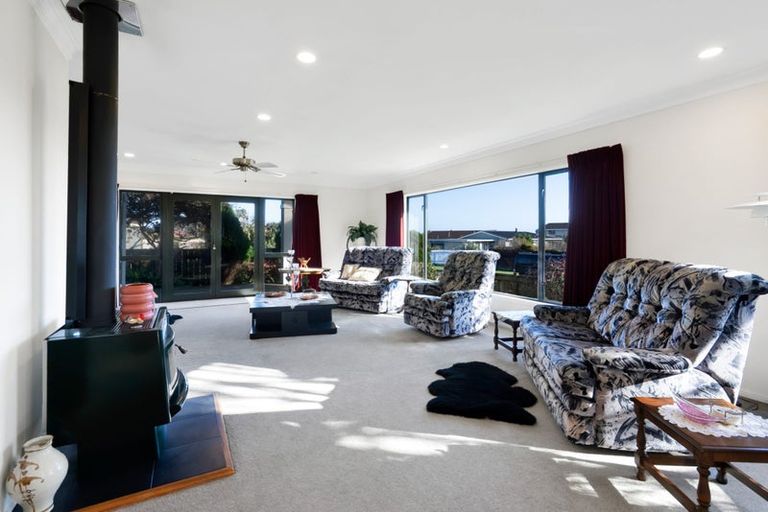 Photo of property in 3 Karina Road, Merrilands, New Plymouth, 4312