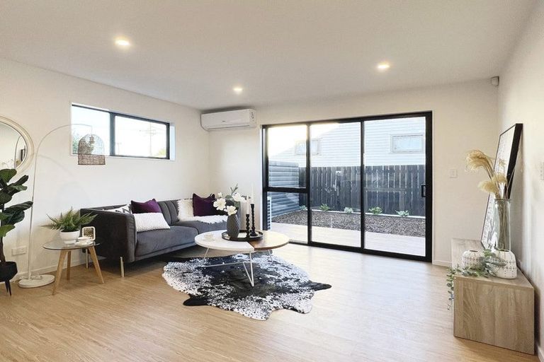 Photo of property in 1/17 Rewarewa Road, Te Atatu Peninsula, Auckland, 0610