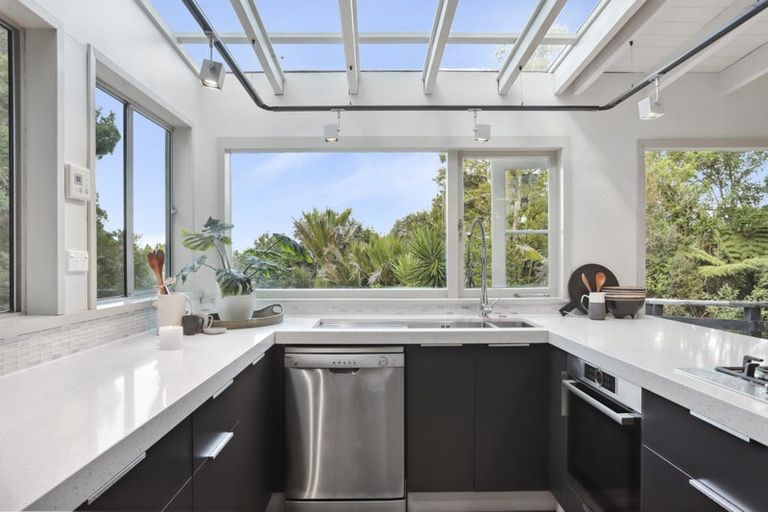Photo of property in 8 Arapito Road, Titirangi, Auckland, 0604
