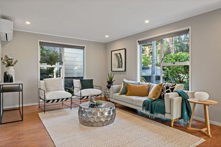 Photo of property in 13 Stallard Place, Glen Eden, Auckland, 0602