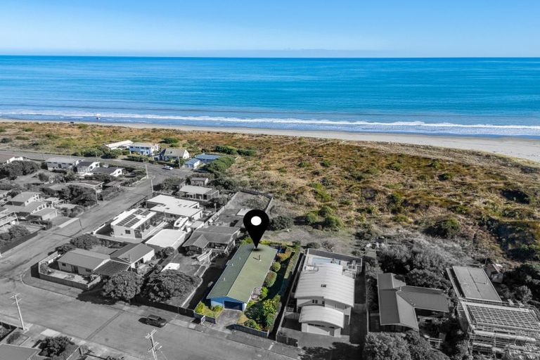Photo of property in 9 Moana Street, Otaki Beach, Otaki, 5512
