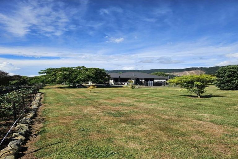 Photo of property in 94 Pohutukawa Drive, Levin, 5571