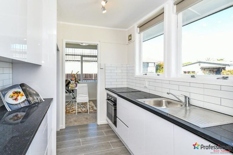Photo of property in 1/2 Kent Road, Manurewa, Auckland, 2102