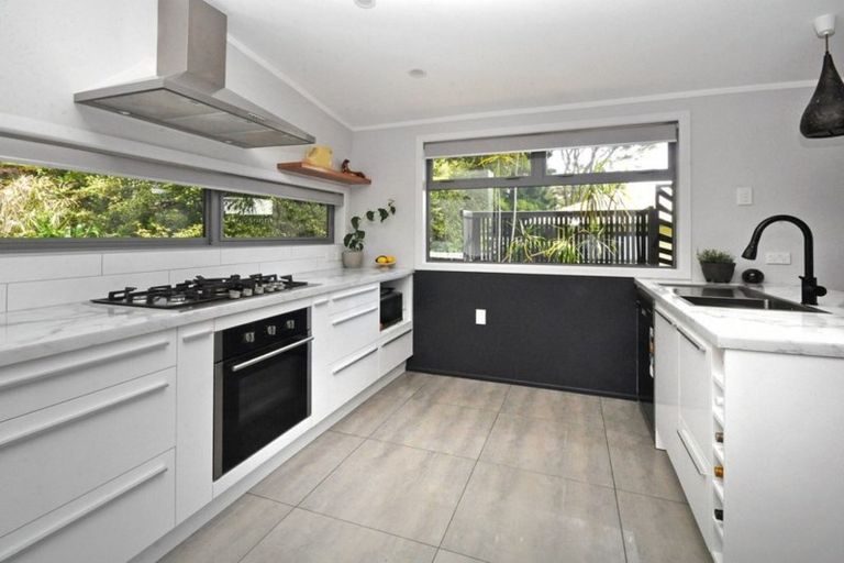 Photo of property in 14 Konini Road, Titirangi, Auckland, 0604