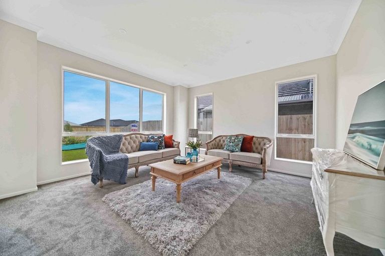 Photo of property in 10 Huahua Crescent, Papakura, 2110