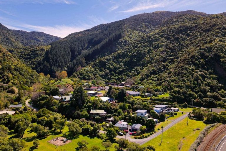 Photo of property in 6 Valley Road, Goose Bay, Kaikoura, 7374