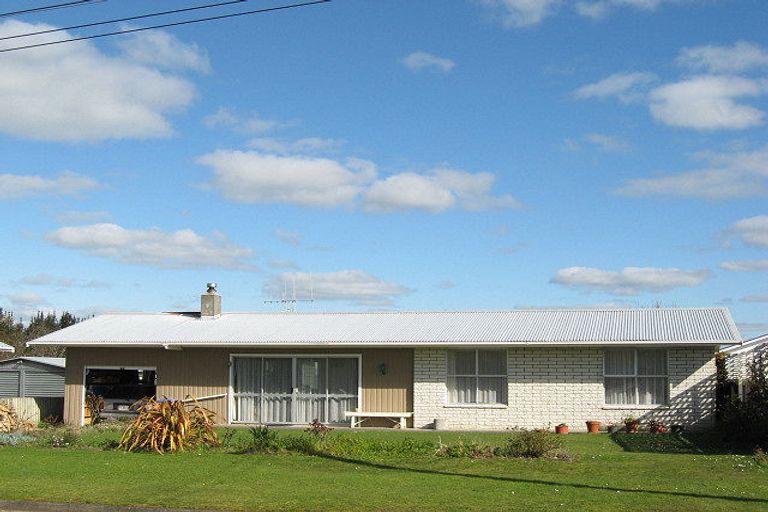 Photo of property in 20 Oaklea Avenue, Marton, 4710