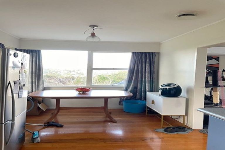 Photo of property in 48 Valley View Road, Glenfield, Auckland, 0629