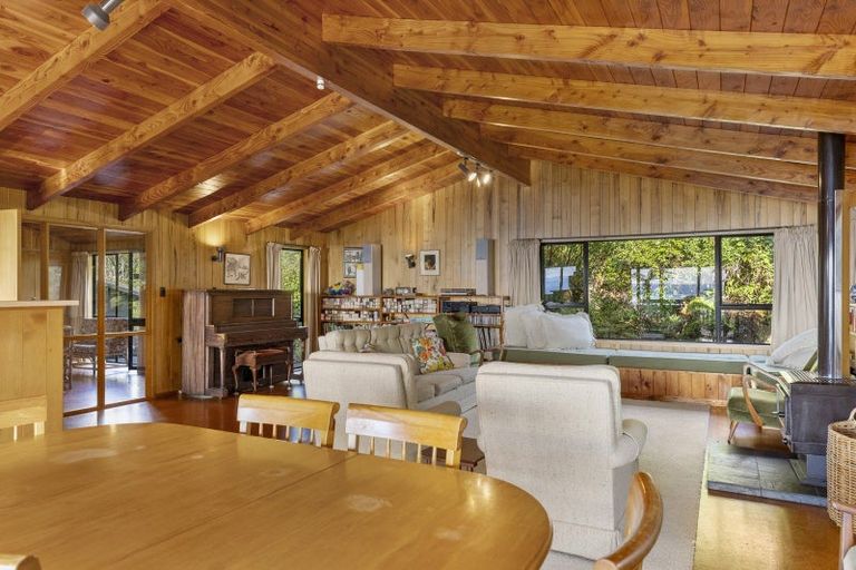 Photo of property in 10 Pukawa Road, Pukawa Bay, Turangi, 3381