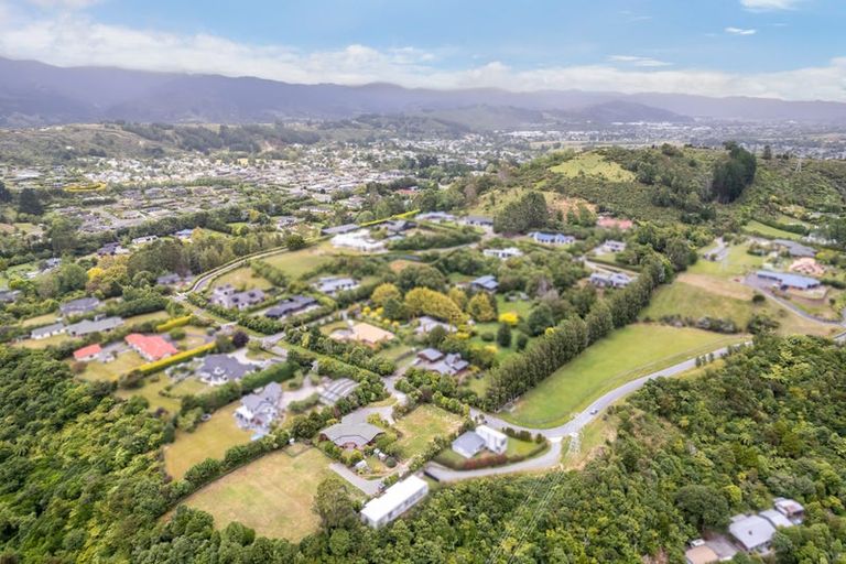 Photo of property in 38 Emerald Hill Drive, Birchville, Upper Hutt, 5018