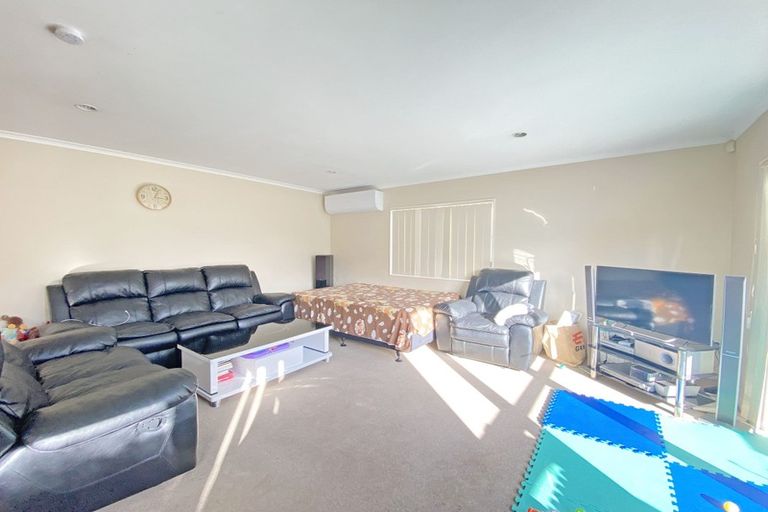 Photo of property in 13 Maypark Crescent, Flat Bush, Auckland, 2016