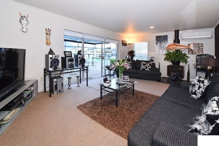 Photo of property in 6 Huber Street, Weymouth, Auckland, 2103