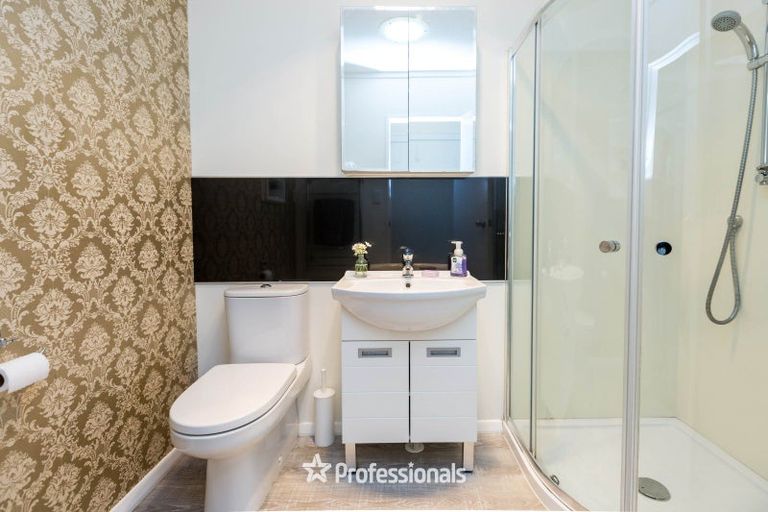 Photo of property in 2/16 Riverbank Street, Ebdentown, Upper Hutt, 5018