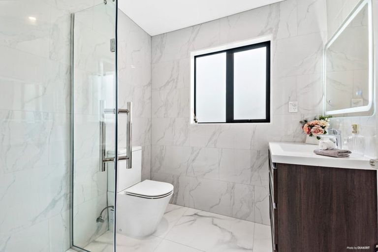 Photo of property in 21 Coroglen Avenue, Birkenhead, Auckland, 0626