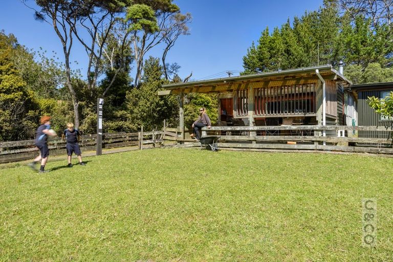 Photo of property in 35a Fork Road, Kumeu, 0891