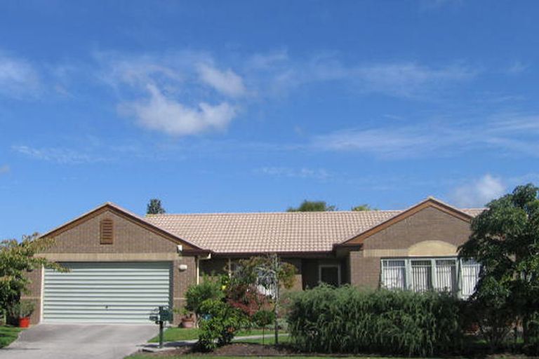 Photo of property in 14 Graven Court, Henderson, Auckland, 0612