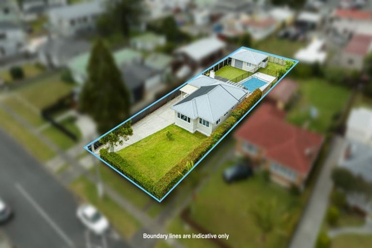 Photo of property in 13 Peachgrove Road, Te Atatu Peninsula, Auckland, 0610