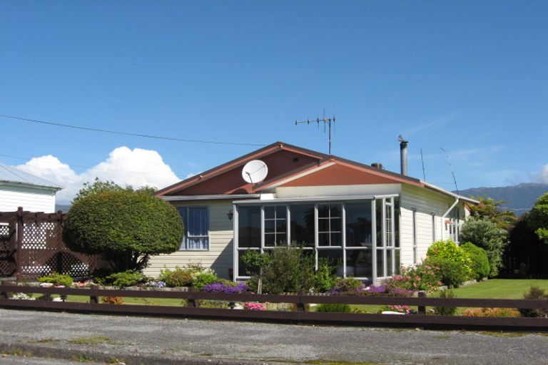 Photo of property in 22 Roebuck Street, Westport, 7825