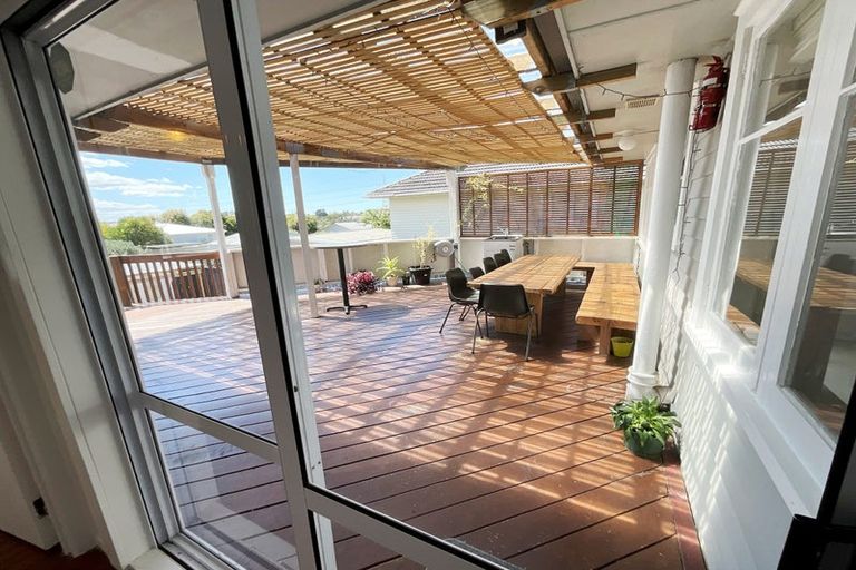 Photo of property in 4 Paton Avenue, Te Atatu South, Auckland, 0610