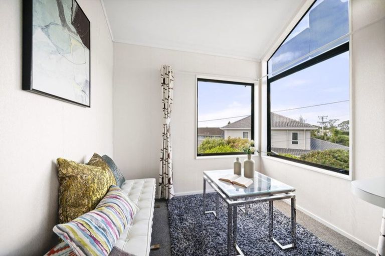Photo of property in 1/56 Aberdeen Road, Campbells Bay, Auckland, 0620