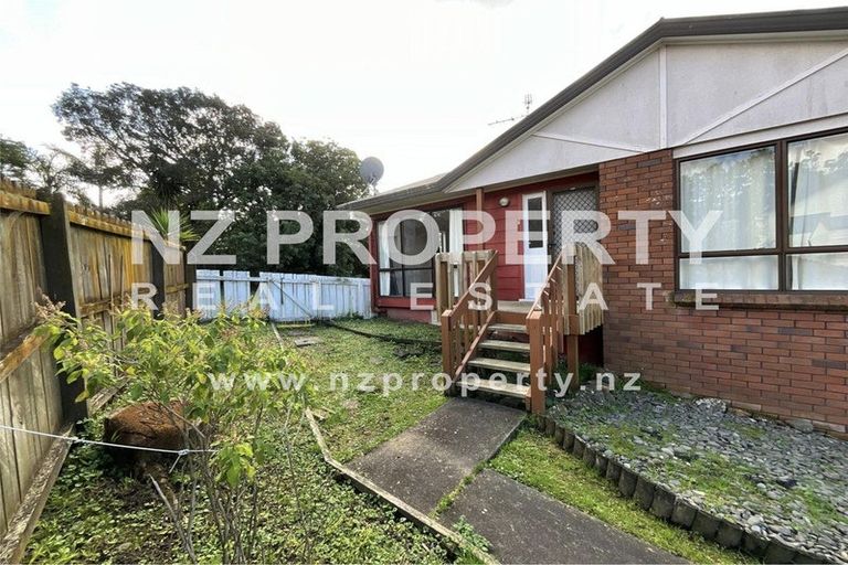 Photo of property in 13 Kearney Place, Massey, Auckland, 0614