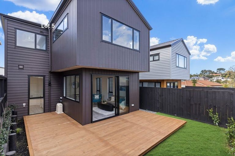 Photo of property in 5/90 Picasso Drive, West Harbour, Auckland, 0618