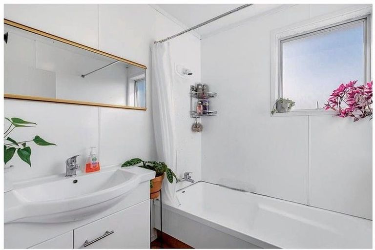Photo of property in 30 Mirrabooka Avenue, Botany Downs, Auckland, 2010