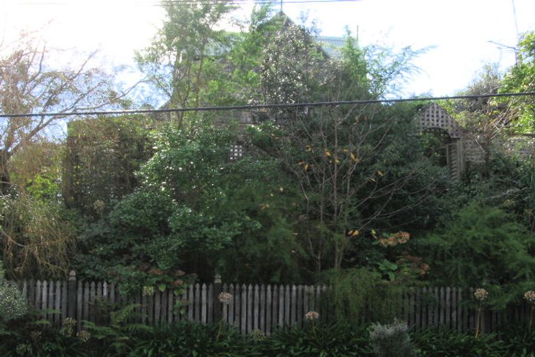 Photo of property in 25 Puriri Road, Waikanae, 5036