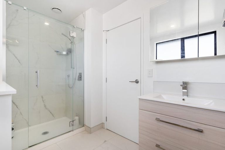 Photo of property in 6/19 Karamu Street, Te Atatu Peninsula, Auckland, 0610