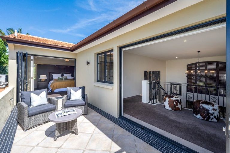 Photo of property in 2 Glenoaks Rise, Mellons Bay, Auckland, 2014