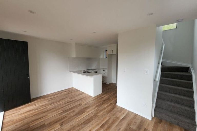 Photo of property in 17 Tokai Place, Glen Eden, 0602