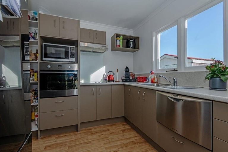 Photo of property in 98 Wood Street, Takaro, Palmerston North, 4410