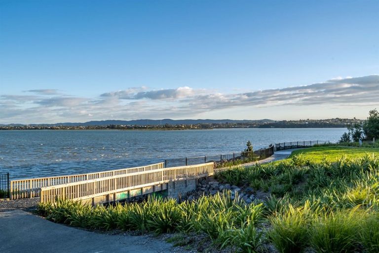 Photo of property in 2 Ocean Breeze Avenue, Hobsonville, Auckland, 0616