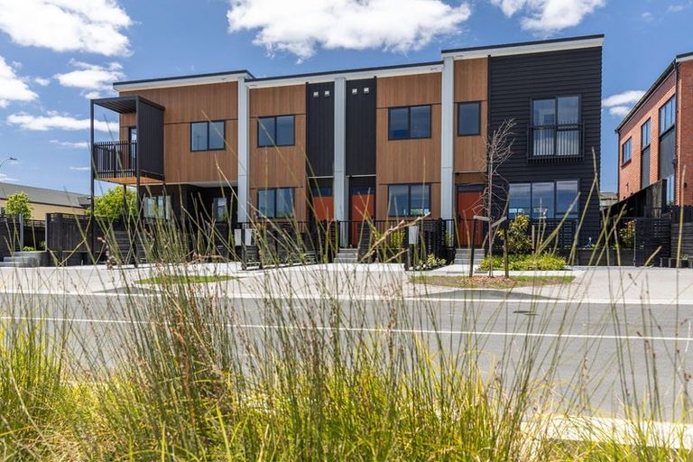 Photo of property in 25 Kapia Road, Westgate, Auckland, 0614
