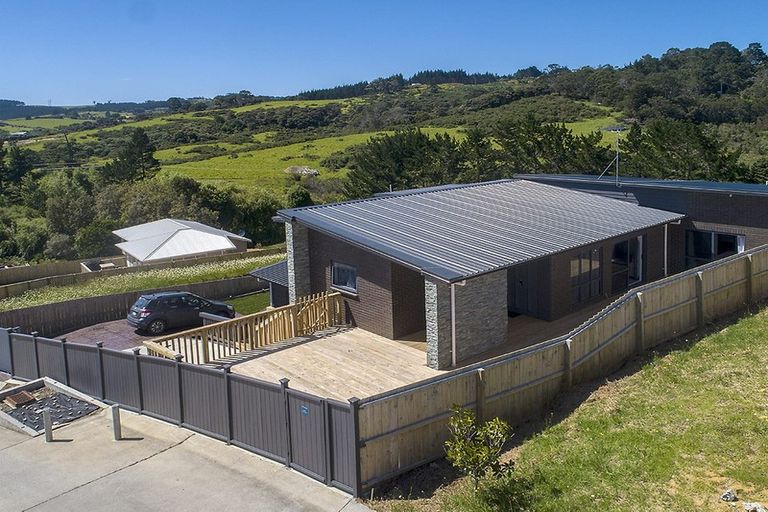 Photo of property in 21 Rauta Way, Helensville, 0800