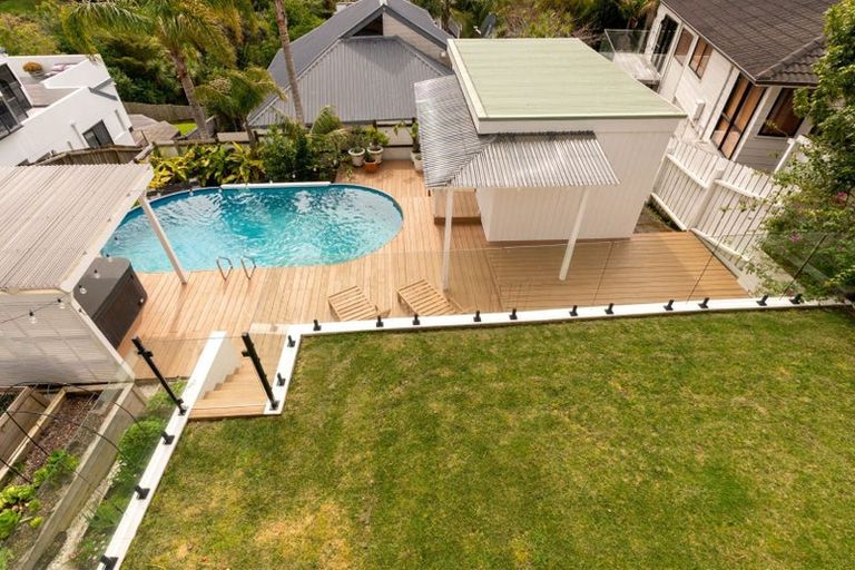 Photo of property in 11a Mizpah Road, Waiake, Auckland, 0630