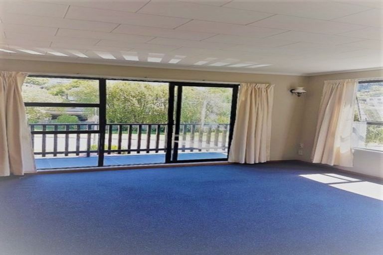 Photo of property in 37 Postgate Drive, Whitby, Porirua, 5024