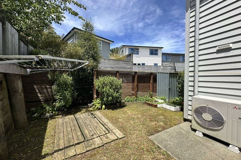 Photo of property in 20u8 Glanmire Road, Newlands, Wellington, 6037