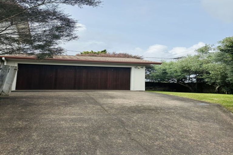 Photo of property in 1/1 Saint Clair Place, Browns Bay, Auckland, 0630
