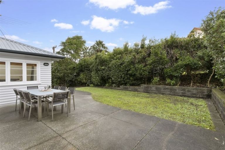 Photo of property in 1/19 Wolsley Avenue, Milford, Auckland, 0620