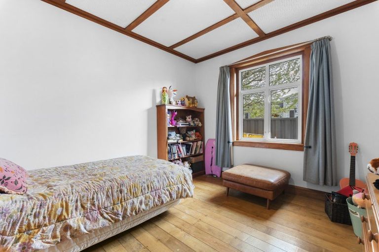 Photo of property in 5 Huatoki Street, Vogeltown, New Plymouth, 4310