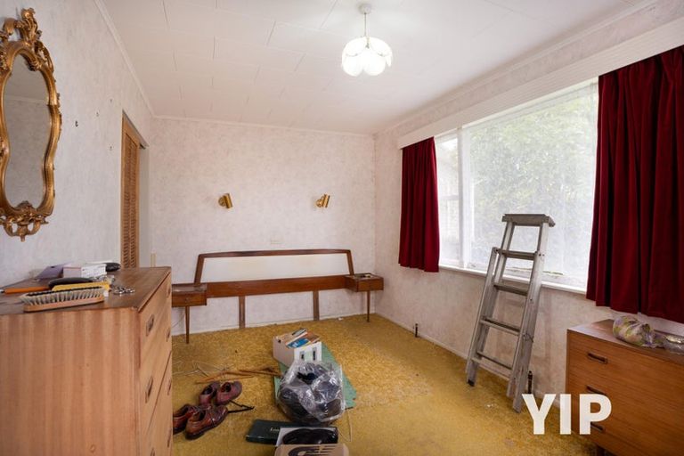 Photo of property in 1 Turville Crescent, Newlands, Wellington, 6037